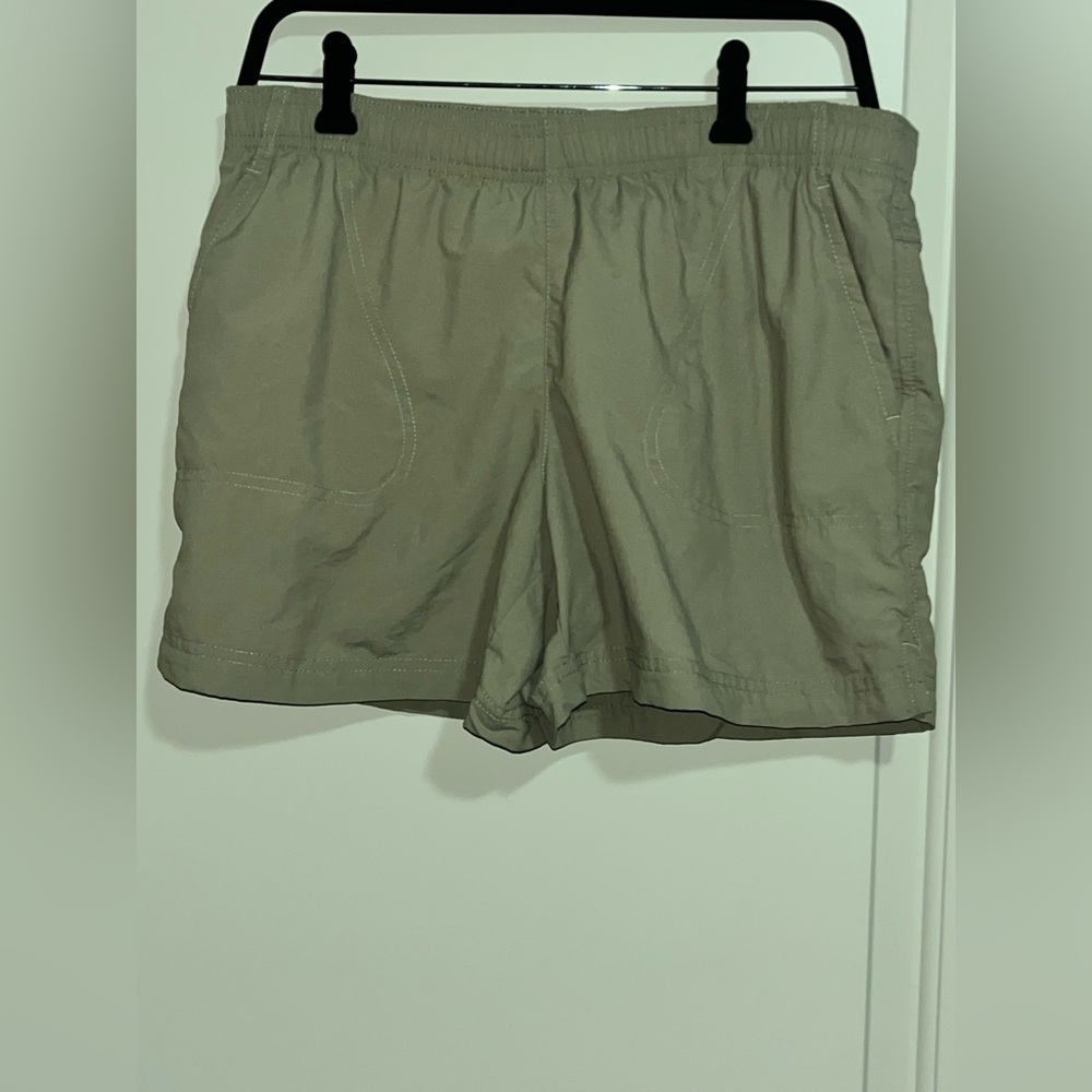🔴Columbia Women's Tan Athletic Sandy River Shorts II